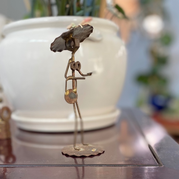 Metal Figurines Lady w credit card & Man on the Potty - Picture 3 of 15